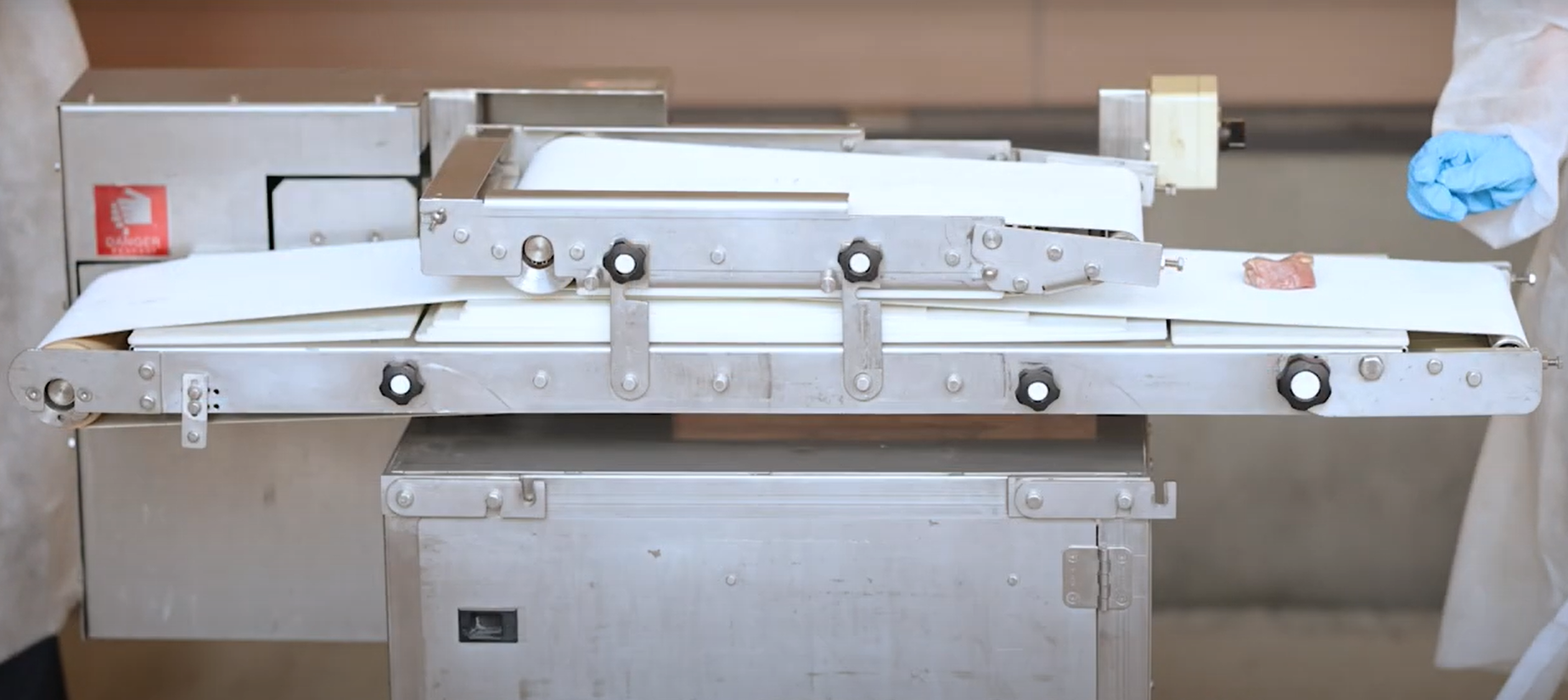 コンベアプレス機 LP-220 | 製品のご案内 | アサヒ産業株式会社