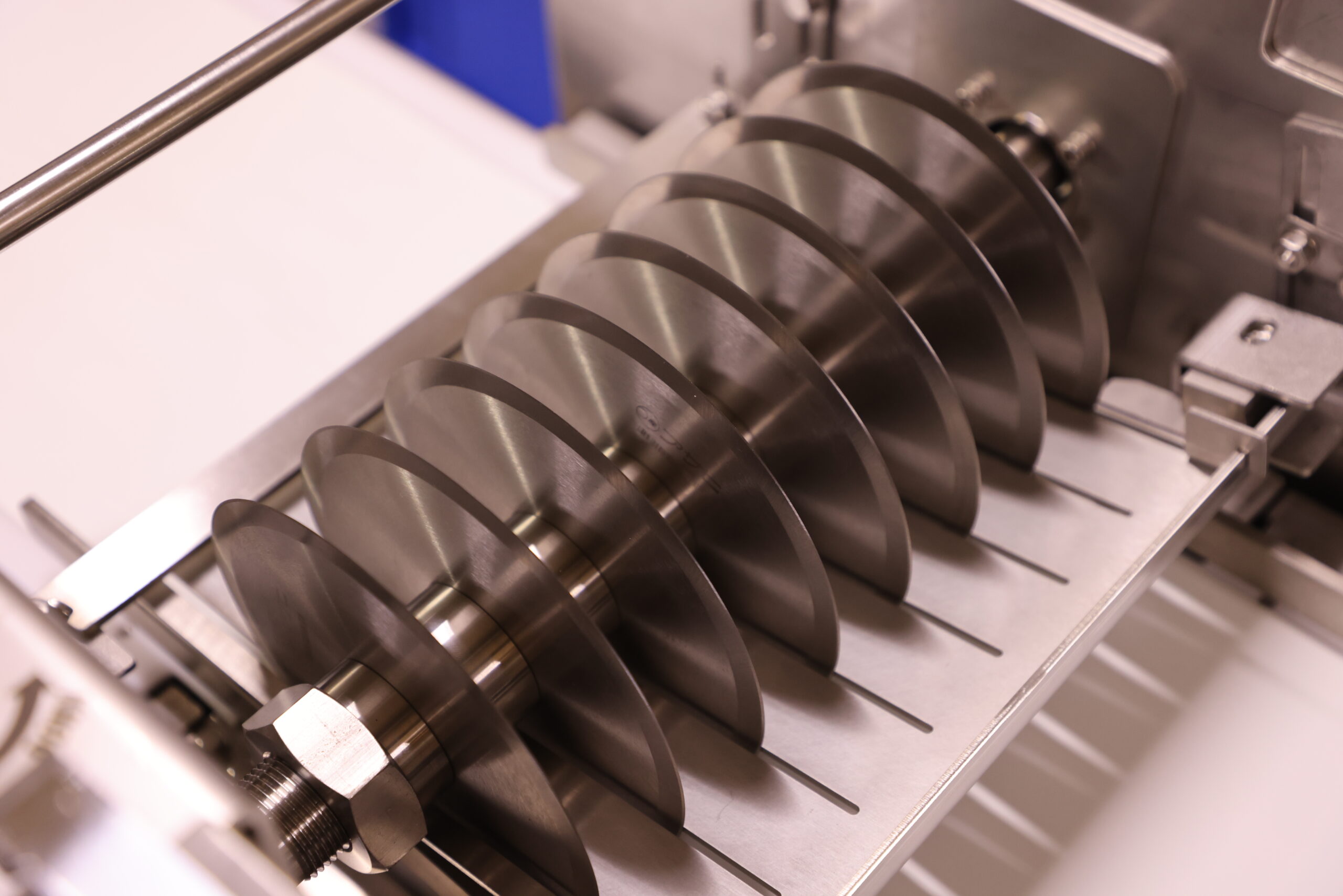 スライサー清掃時の刃物の安全対策について