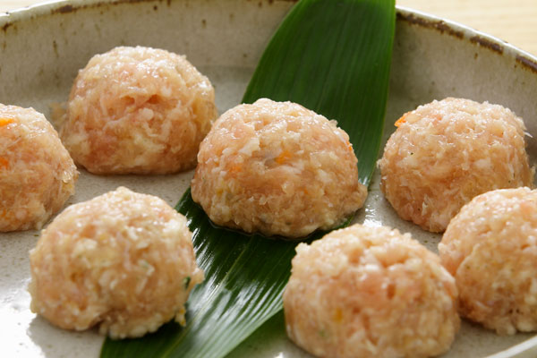 つみれ・つくねの成型に時間がかかる…食品工場の作業を効率化するには？